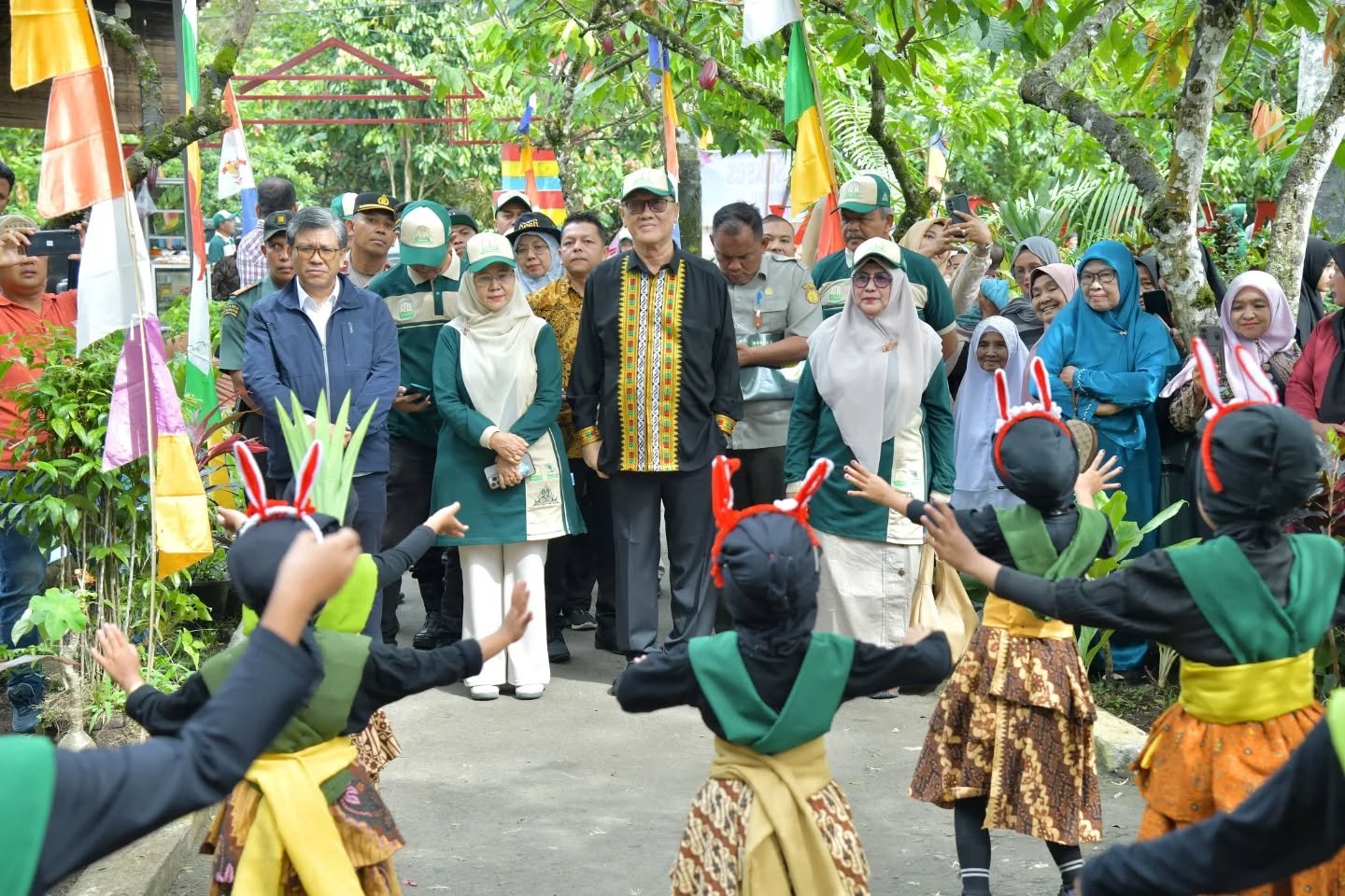 Bupati Bener Meriah Ir Tagore Abubakar menghadiri acara Duek Pakat Kakao Aceh di Desa Meriah Jaya, Bener Meriah Kamis (28/05).(Dok.Wen)