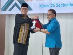 PWI Bener Meriah Ikat Silaturahmi Lewat 15 Plakat Penghargaan