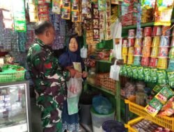 Monitoring Harga Kebutuhan Pokok, Babinsa Sambangi Toko-toko Sembako