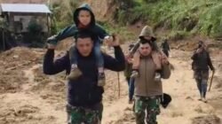 Dua Prajurit TNI Memangul Harapan Anak Kembar