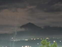 Isu Asap Gunung Api Burni Telong Menghitam Dipastikan Hoaks, Status Masih Level II Waspada