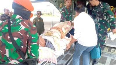 Dari Rembele, TNI AU Angkut Warga Terisolir