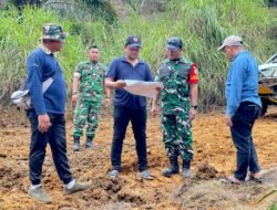 Dansatgas TMMD Ke-127 dan Ketua DPRK Bireuen Tinjau Langsung Pembangunan Jalan Jeumpa Sikureng