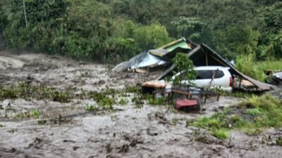 Rumah Hanyut, Harapan Tersisa: Kisah Arniani Pasca Banjir Wih Pesam