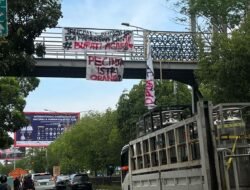 Spanduk Kritik Terhadap Bupati Agara Salim Fakhry Muncul di Banda Aceh