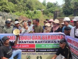 Solidaritas Tak Lekang Waktu, Eks Karyawan Perusahaan Kehutanan Bantu Perbaikan Akses Enang-Enang