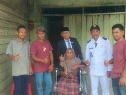 Semangat Kemerdekaan di Timang Gajah, Sofyan Serahkan Kursi Roda untuk Nuraini