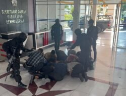 Suara Tembakan Mencekam di Kantor Bupati Bener Meriah, 15 Sandera Berhasil Dibebaskan Prajurit Raider!